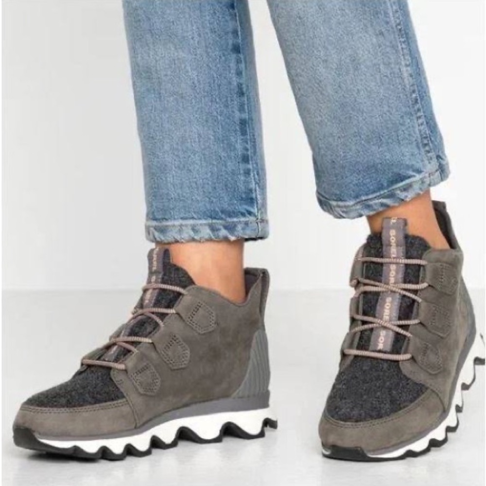 SOREL Women's Kinetic Caribou Waterproof Boot-Olive/Grey Snow Winter Size 8